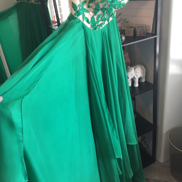 Prom dress! Bust 35.5 waist 27 and hips 38.5 - Picture 3 of 6